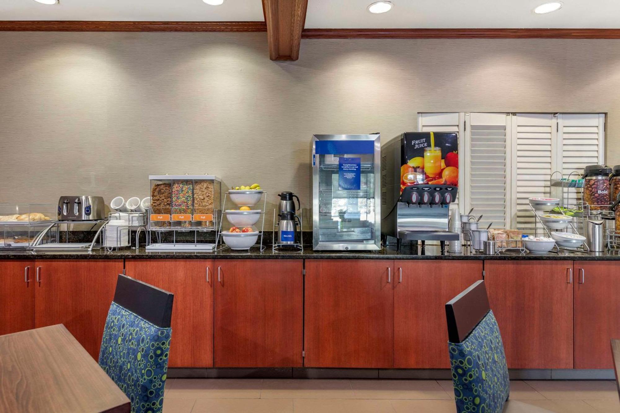 Comfort Suites Grandville - Grand Rapids Sw Bagian luar foto