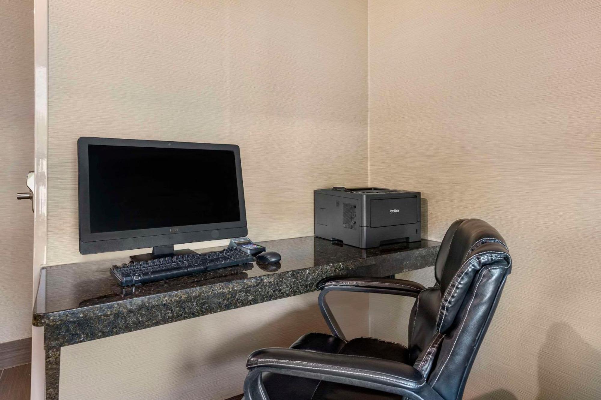 Comfort Suites Grandville - Grand Rapids Sw Bagian luar foto