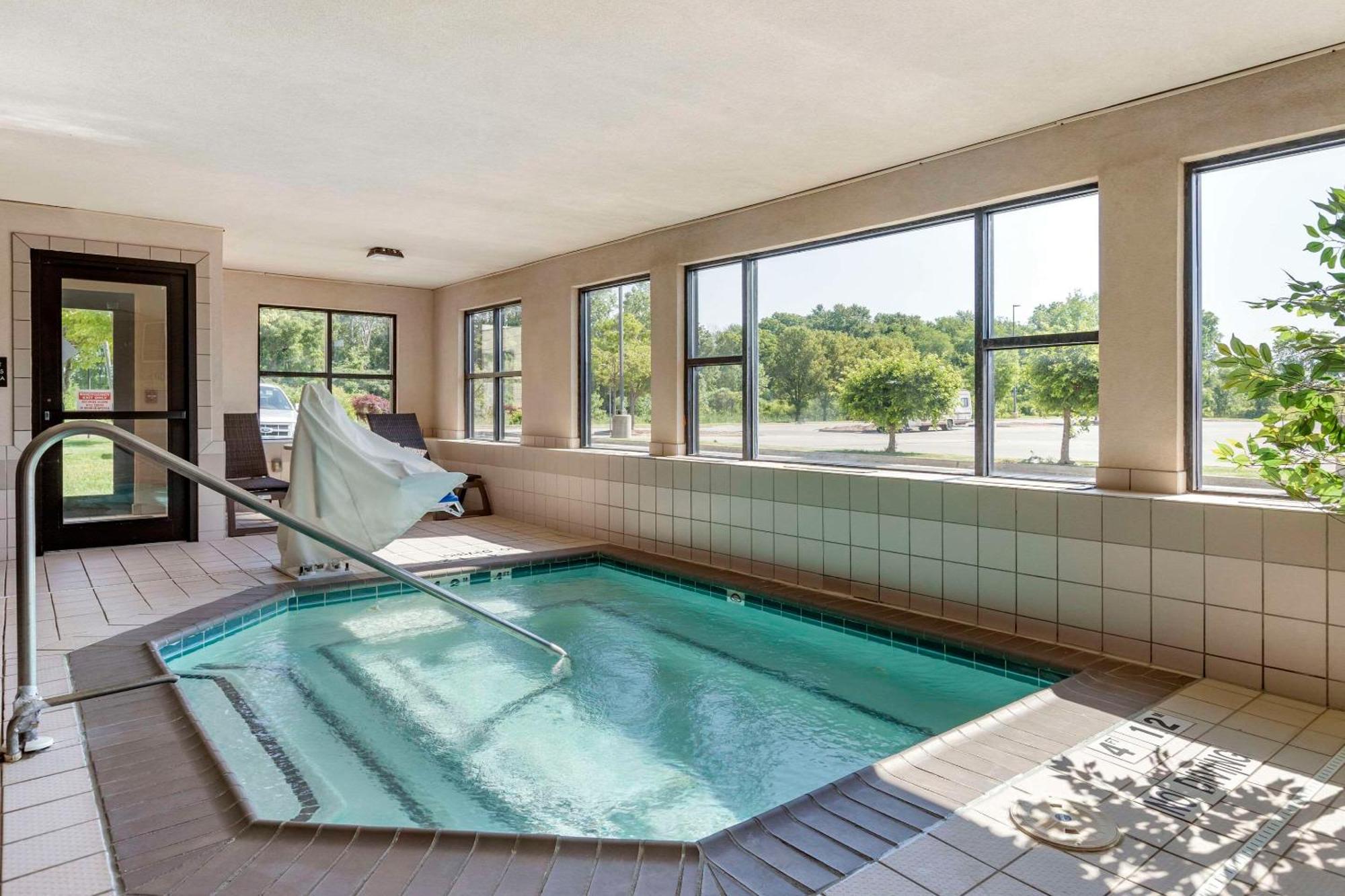 Comfort Suites Grandville - Grand Rapids Sw Bagian luar foto