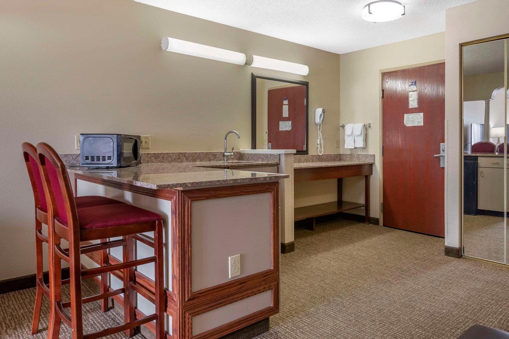 Comfort Suites Grandville - Grand Rapids Sw Bagian luar foto